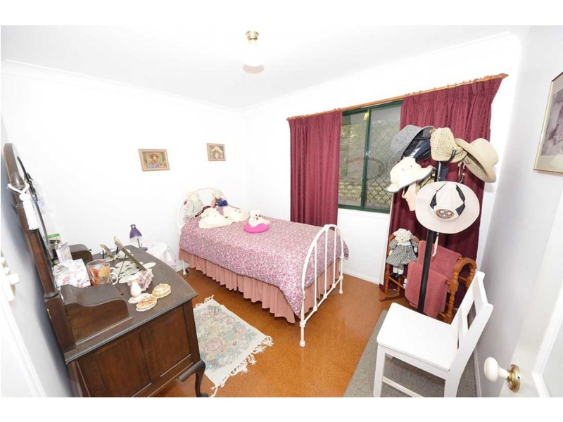 13 Berghofer Drive Table Top, Withcott QLD 4352
