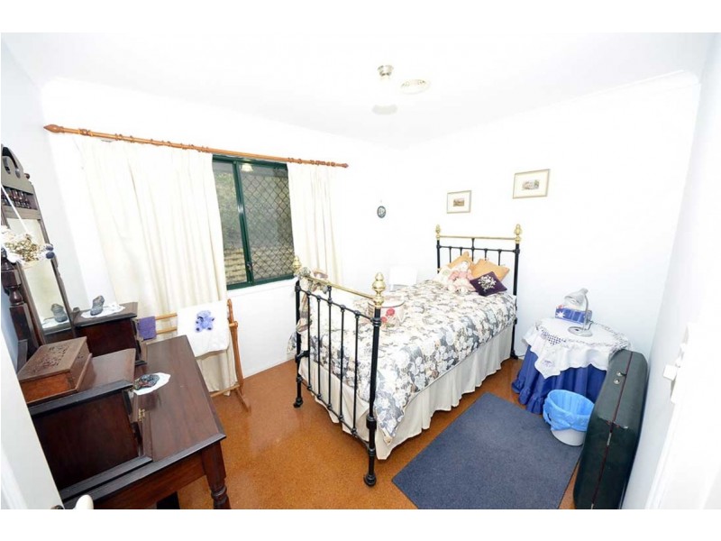 13 Berghofer Drive Table Top, Withcott QLD 4352