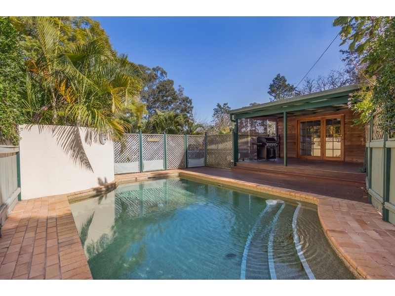 9 Fawkner Street, Chapel Hill QLD 4069