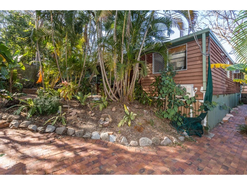 9 Fawkner Street, Chapel Hill QLD 4069