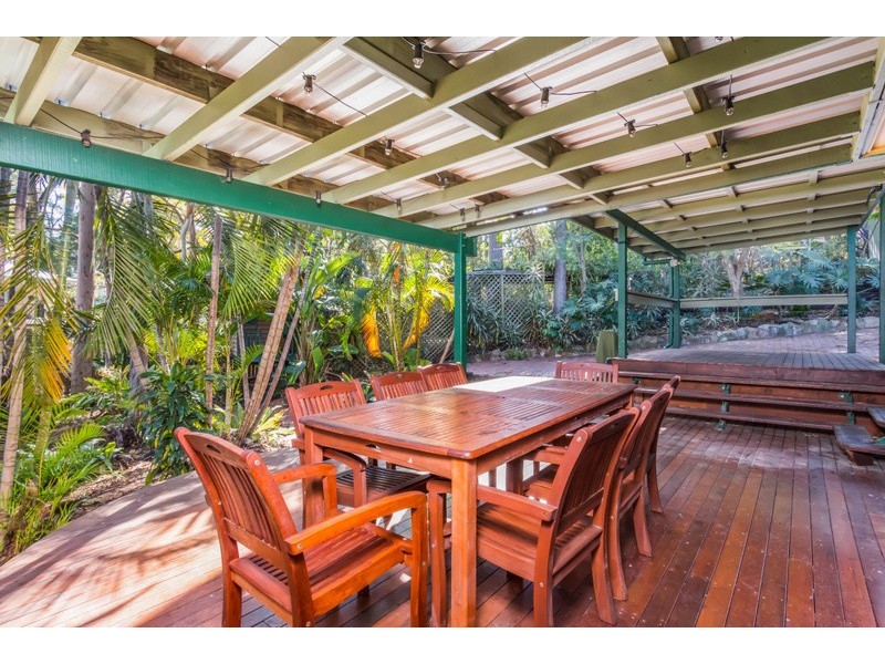 9 Fawkner Street, Chapel Hill QLD 4069