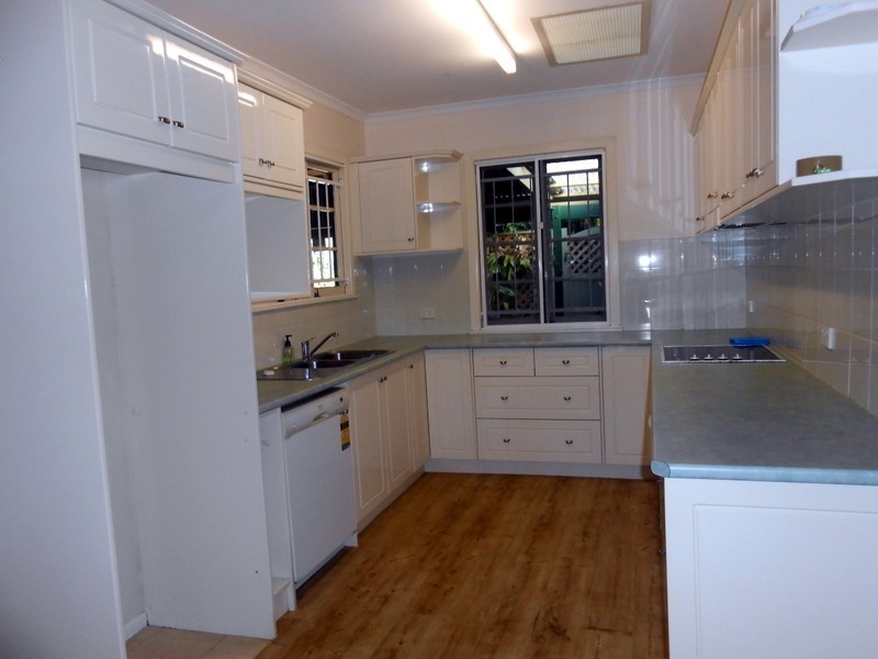 9 Fawkner Street, Chapel Hill QLD 4069