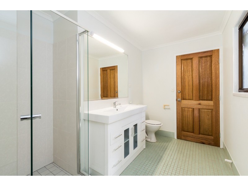 9 Fawkner Street, Chapel Hill QLD 4069