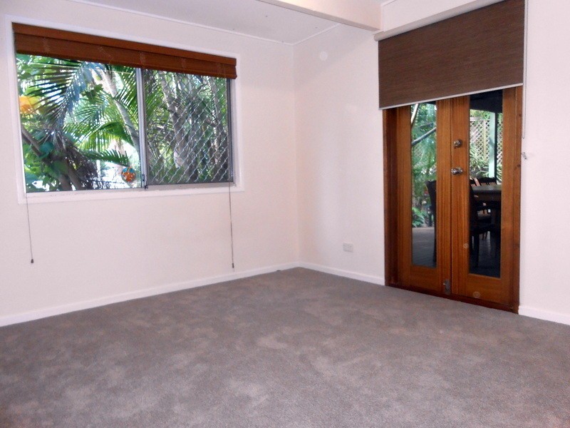 9 Fawkner Street, Chapel Hill QLD 4069