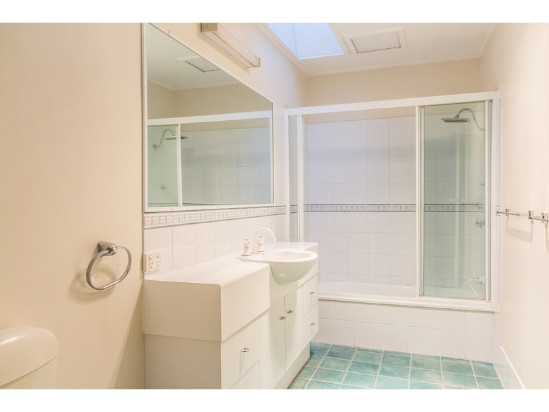 9 Fawkner Street, Chapel Hill QLD 4069