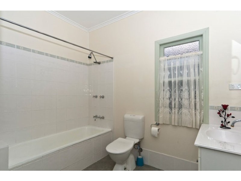 33 West Street, Newtown QLD 4350