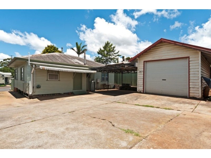 33 West Street, Newtown QLD 4350