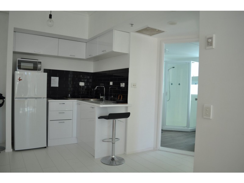 306/52 Pacific Street, Main Beach QLD 4217