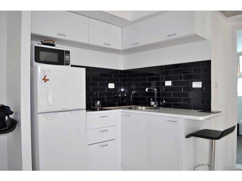 306/52 Pacific Street, Main Beach QLD 4217