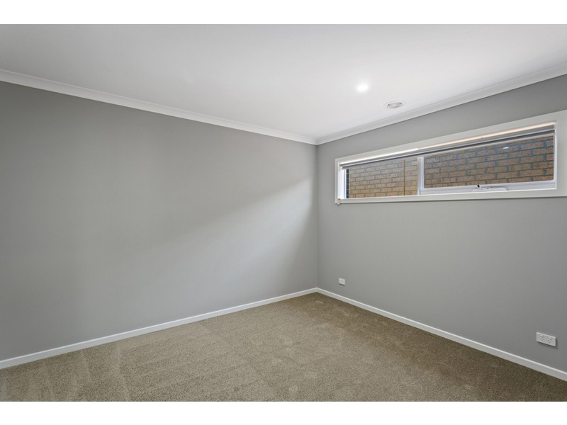 24 Boeing Street, Mount Duneed VIC 3216
