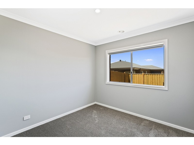 24 Boeing Street, Mount Duneed VIC 3216