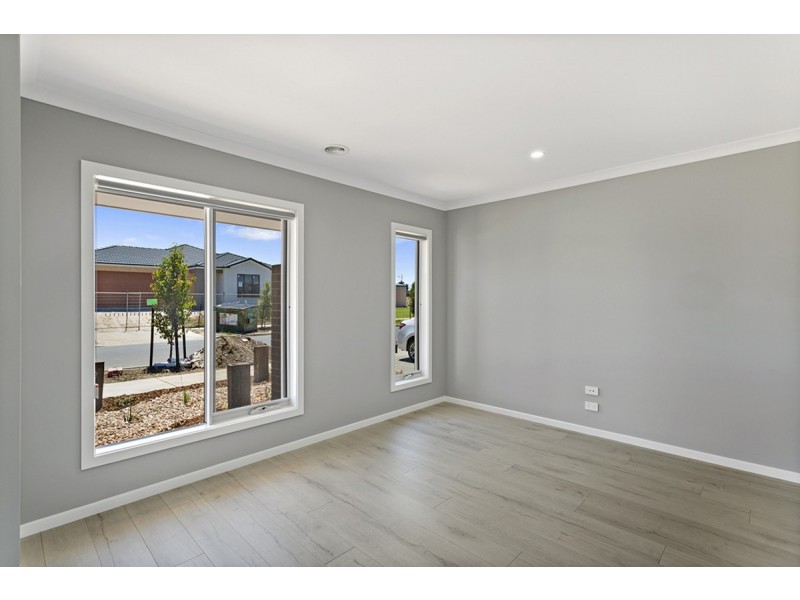24 Boeing Street, Mount Duneed VIC 3216