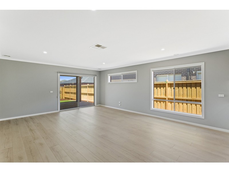 24 Boeing Street, Mount Duneed VIC 3216