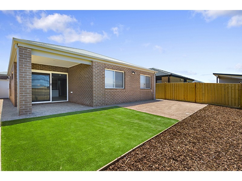 24 Boeing Street, Mount Duneed VIC 3216