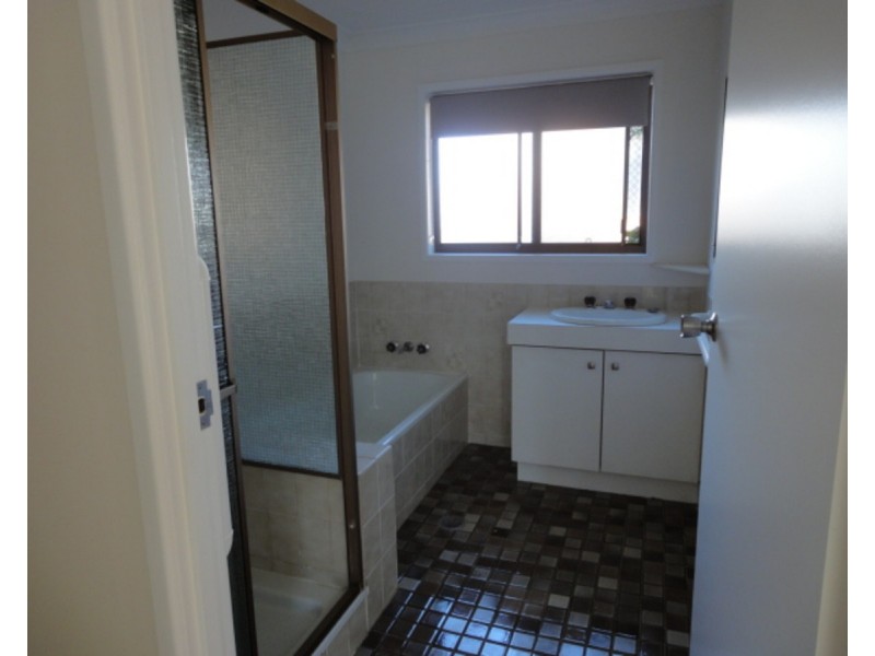 230 Cane Street, Redland Bay QLD 4165