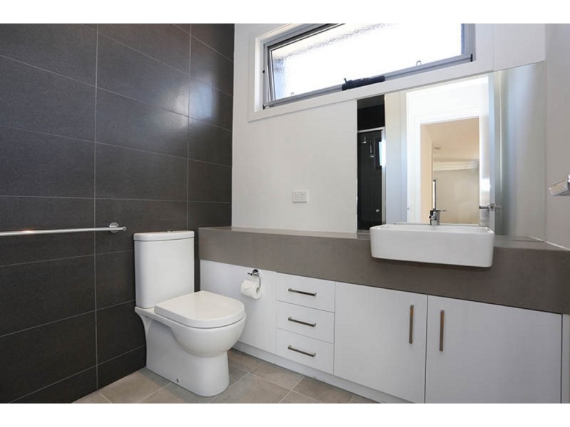 2/7 Ellesmere Parade, Rosanna VIC 3084