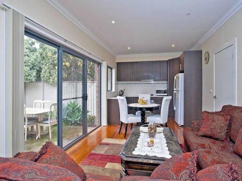 2/53 Riverside Avenue, Avondale Heights VIC 3034