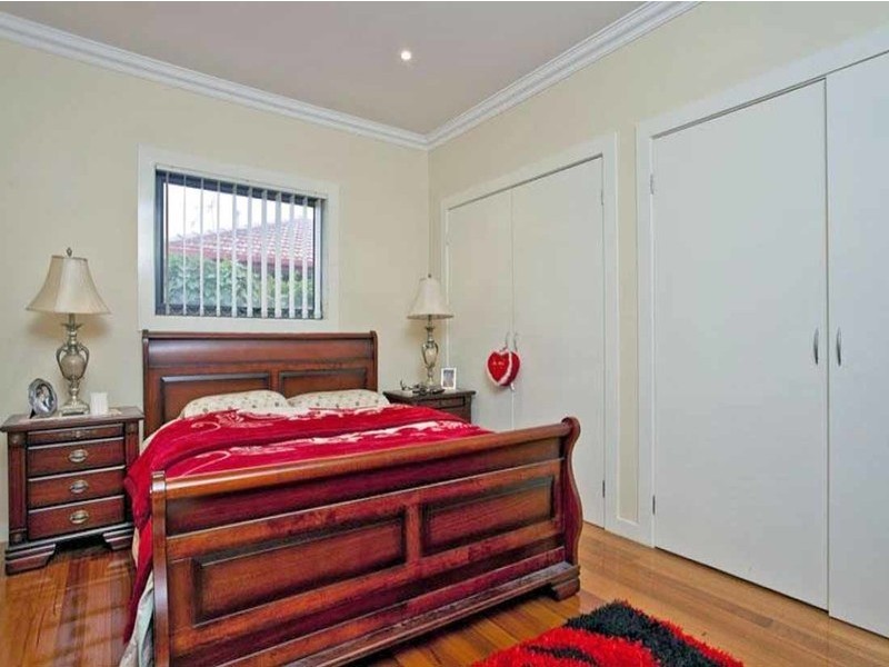 2/53 Riverside Avenue, Avondale Heights VIC 3034