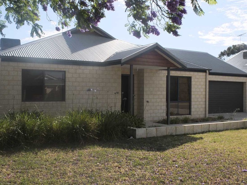 8 McIntosh Street, Queens Park WA 6107