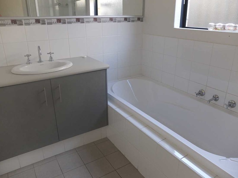 8 McIntosh Street, Queens Park WA 6107