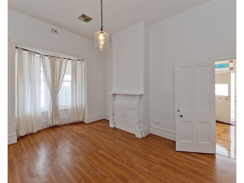 558 Seaview Road, Grange SA 5022