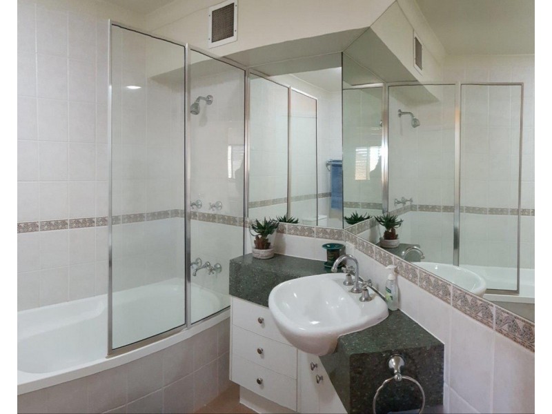 3/4 Pike Avenue, Taringa QLD 4068