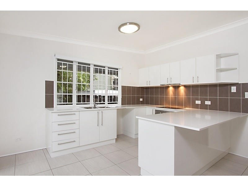 11 Camelot Street, Tennyson QLD 4105