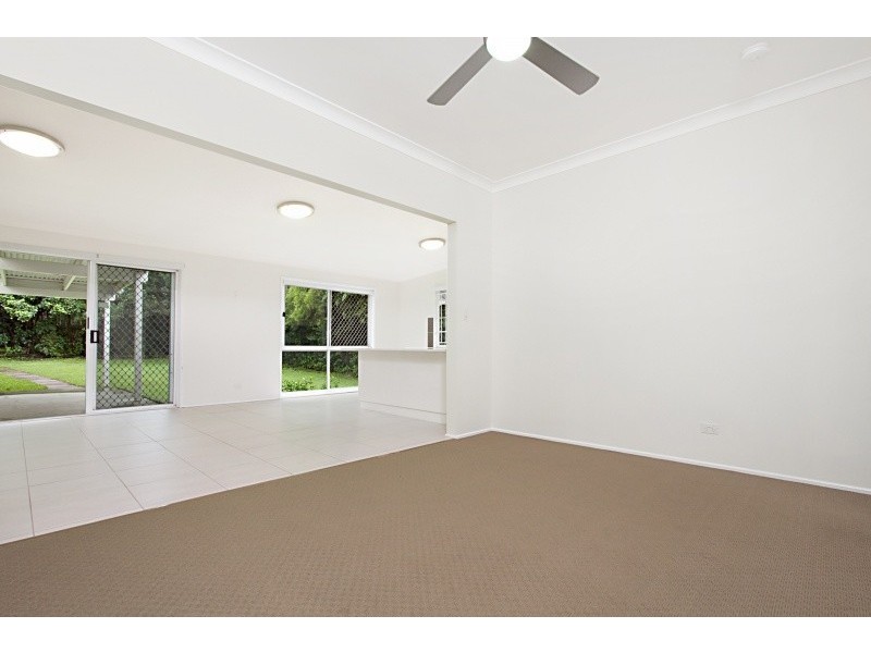 11 Camelot Street, Tennyson QLD 4105