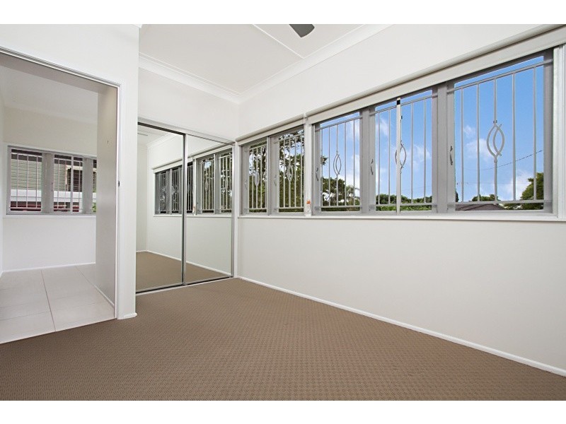 11 Camelot Street, Tennyson QLD 4105