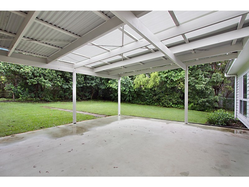 11 Camelot Street, Tennyson QLD 4105