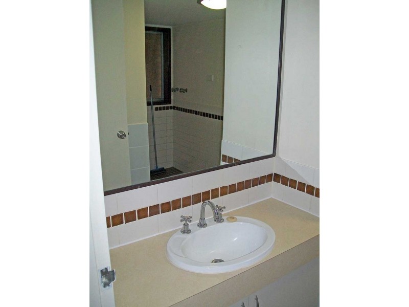 1/143 High Street, Southport QLD 4215