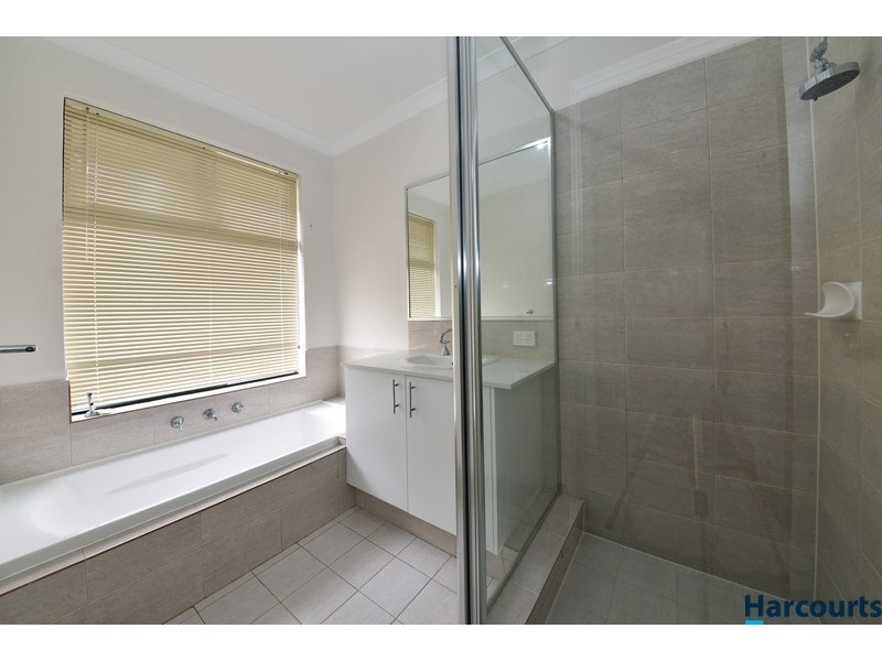 98 Riva Entrance, Piara Waters WA 6112