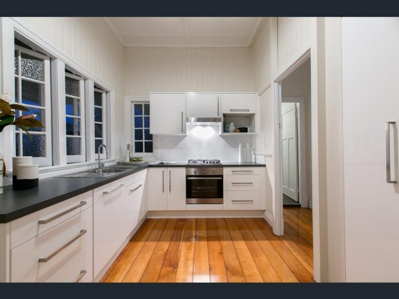 16 Cecil Road, Bardon QLD 4065