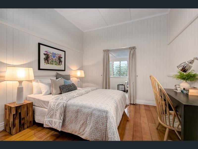 16 Cecil Road, Bardon QLD 4065