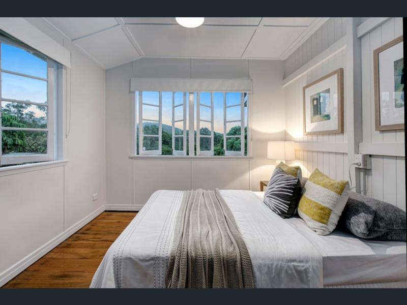 16 Cecil Road, Bardon QLD 4065