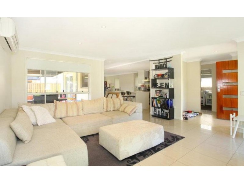 4 Harvil Street, Molendinar QLD 4214