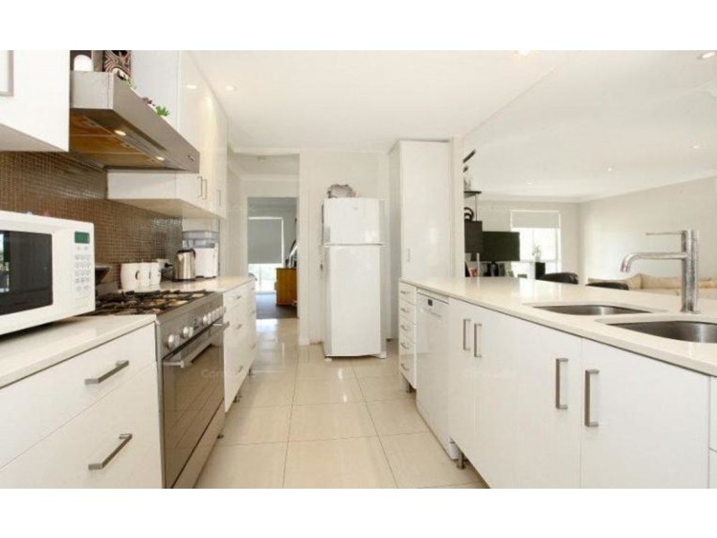 4 Harvil Street, Molendinar QLD 4214