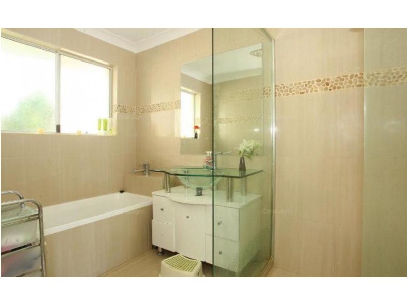 4 Harvil Street, Molendinar QLD 4214