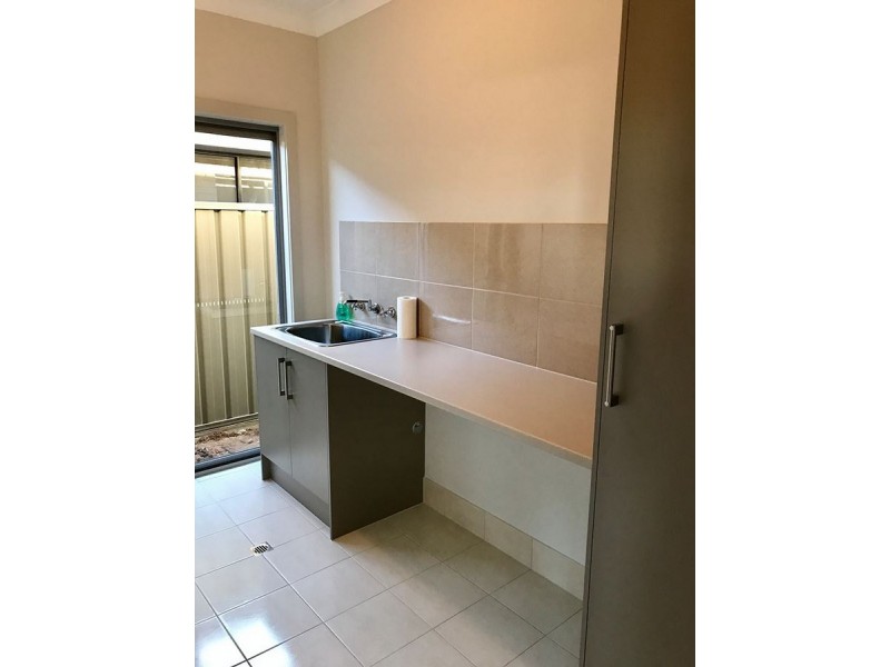 16 Hindmarsh Street, Seaford Heights SA 5169