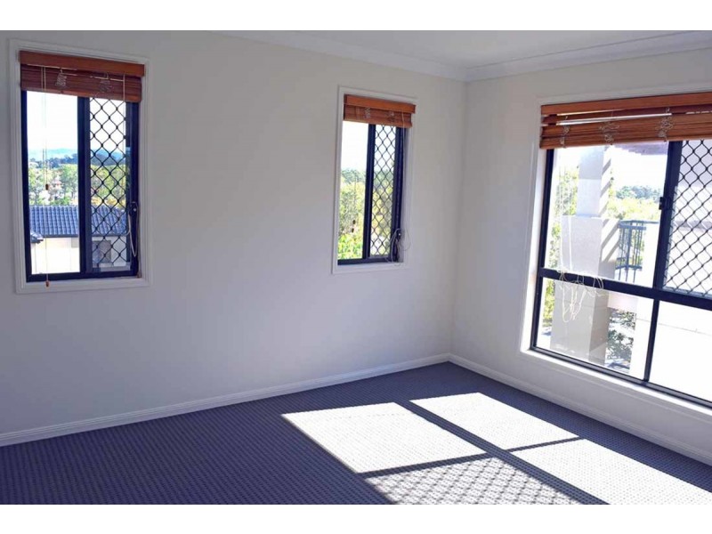 1/18 Mulgrave Crescent, Varsity Lakes QLD 4227