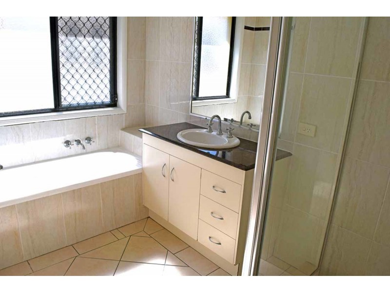 1/18 Mulgrave Crescent, Varsity Lakes QLD 4227