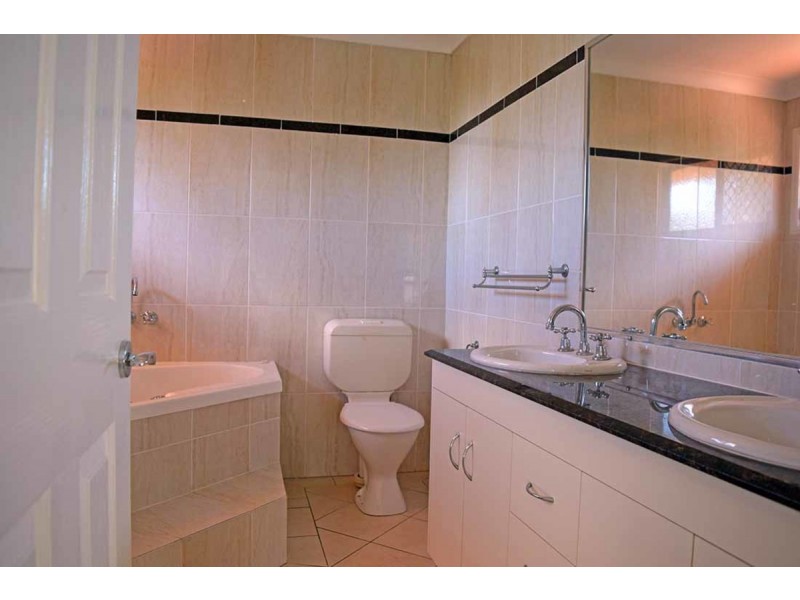 1/18 Mulgrave Crescent, Varsity Lakes QLD 4227