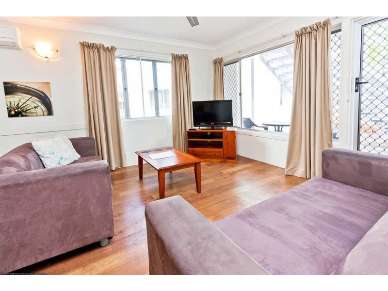 7/477 Esplanade, Torquay QLD 4655
