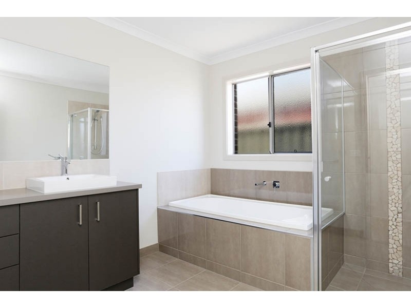 6 Gild Street, Rockbank VIC 3335