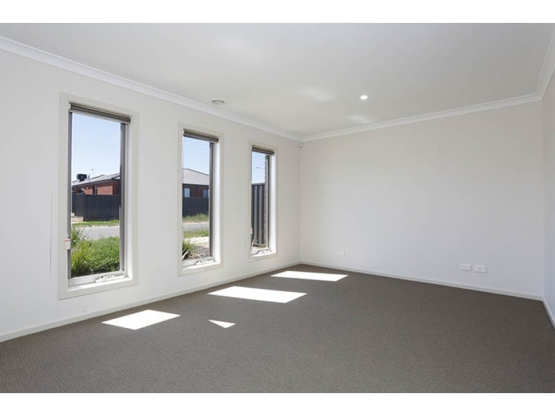 6 Gild Street, Rockbank VIC 3335