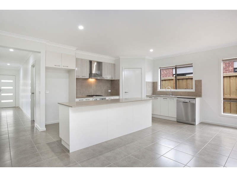 6 Gild Street, Rockbank VIC 3335