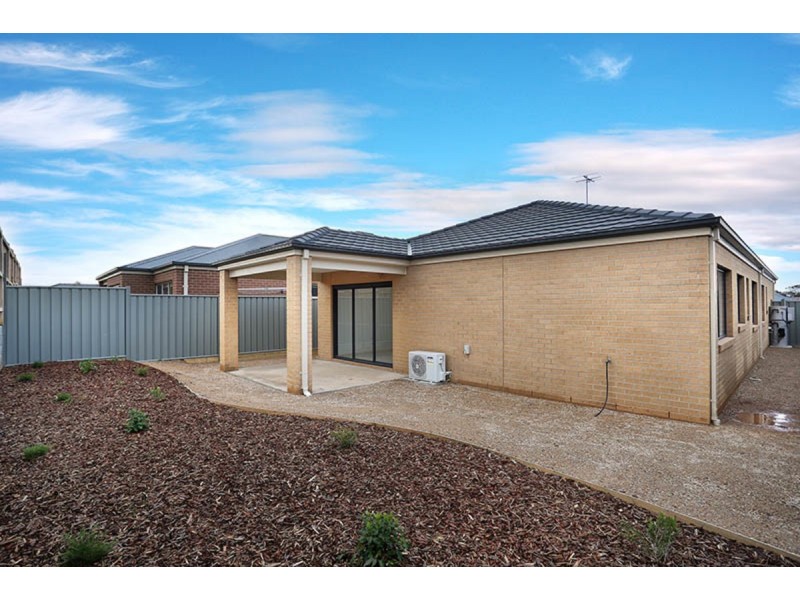 6 Gild Street, Rockbank VIC 3335