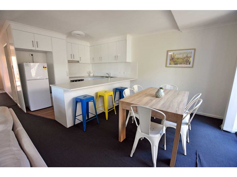 1/4 Kalinda Avenue, Mooloolaba QLD 4557