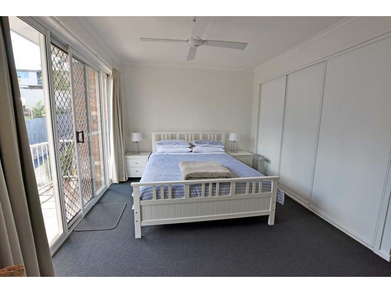 1/4 Kalinda Avenue, Mooloolaba QLD 4557