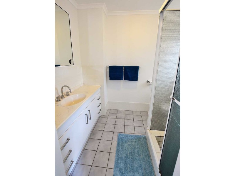 1/4 Kalinda Avenue, Mooloolaba QLD 4557